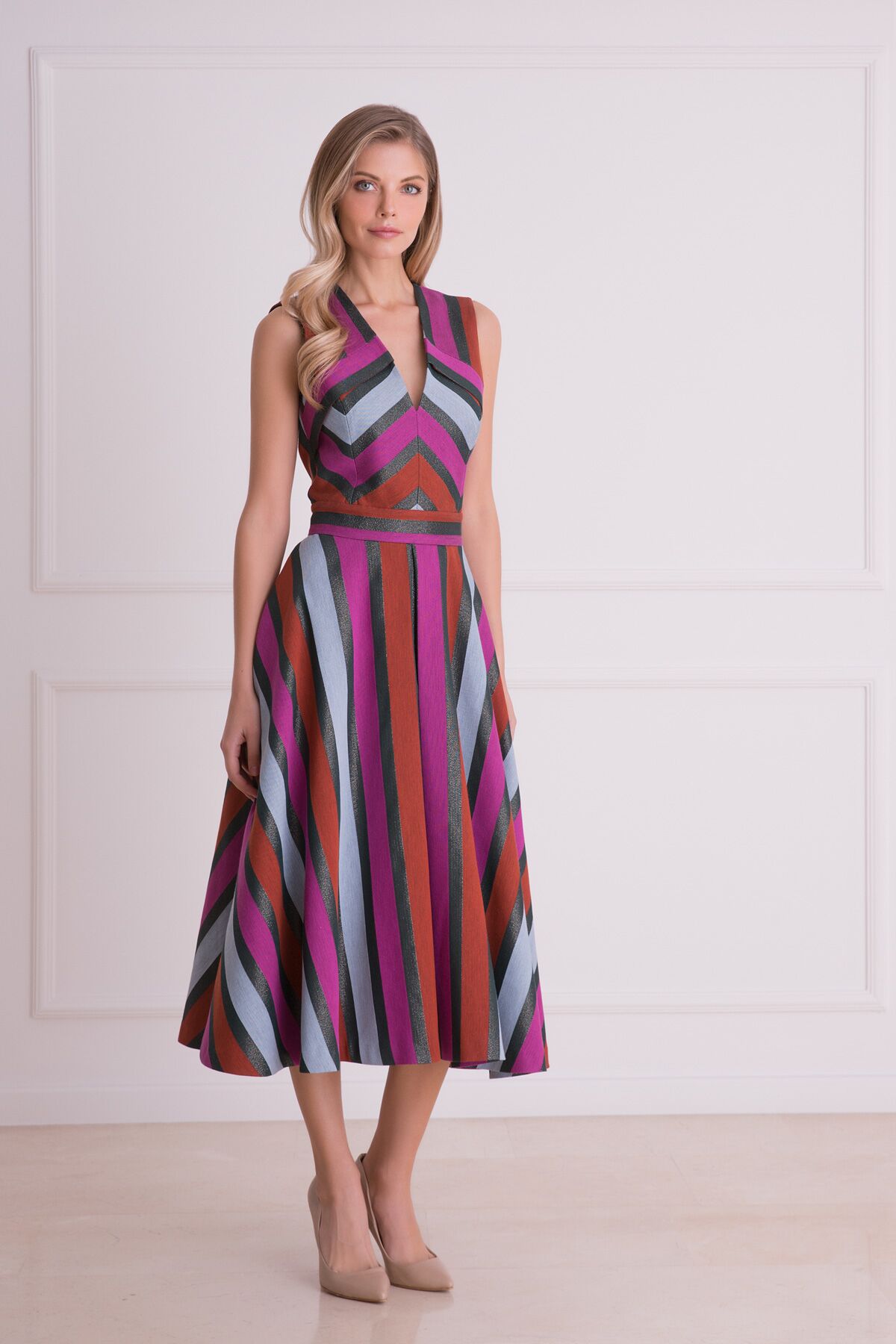 GIZIA - V-Neck Graphic Patterned Midi Dress