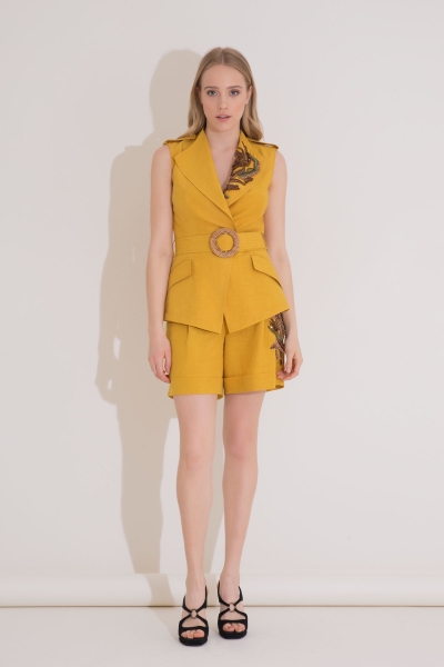 Gizia Embroidery Detailed Saffron Linen Bermuda Shorts. 4
