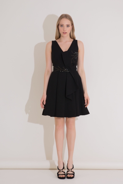 Gizia Stone Embroidery And Bow Detailed Black Mini Dress. 4