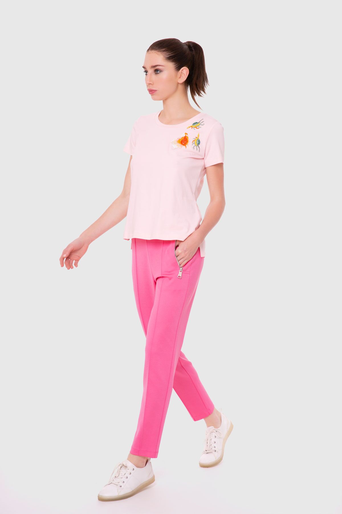 GIZIA - Round Neck Pink T-Shirt with Embroidery Appliqués