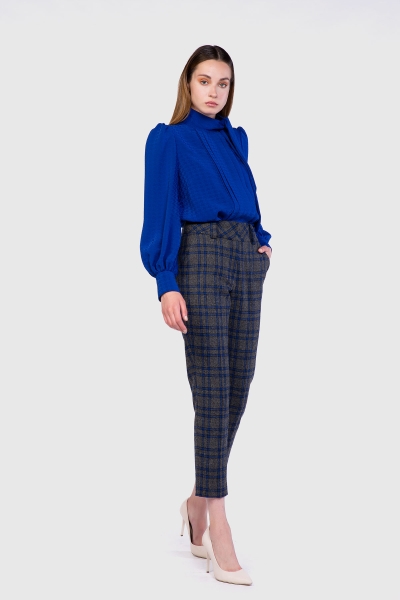Gizia Plaid Wool Anthracite Carrot Trousers. 2