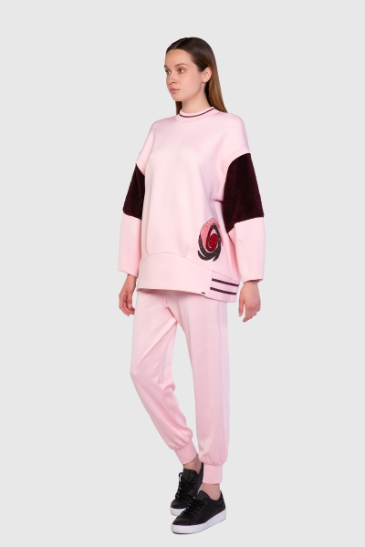 Gizia Embroidery Applique Detailed Sleeves Fur Pink Sweatshirt. 2