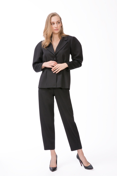 Gizia Black Suit With Sleeve Detailed Darts. 1 Gizia Black Suit With Sleeve Detailed Darts. 1