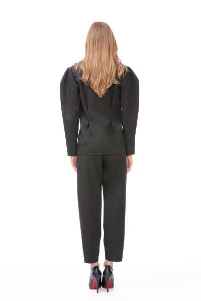 Gizia Black Suit With Sleeve Detailed Darts. 3 Gizia Black Suit With Sleeve Detailed Darts. 3
