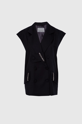 Gizia İşleme Detaylı Oversize Siyah Yelek. 1 Gizia İşleme Detaylı Oversize Siyah Yelek. 1