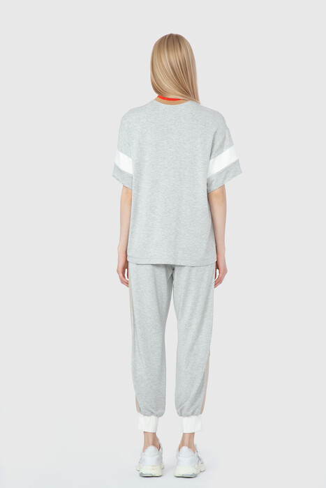 Gizia Contrast Detailed Gray Melange Tshirt. 3