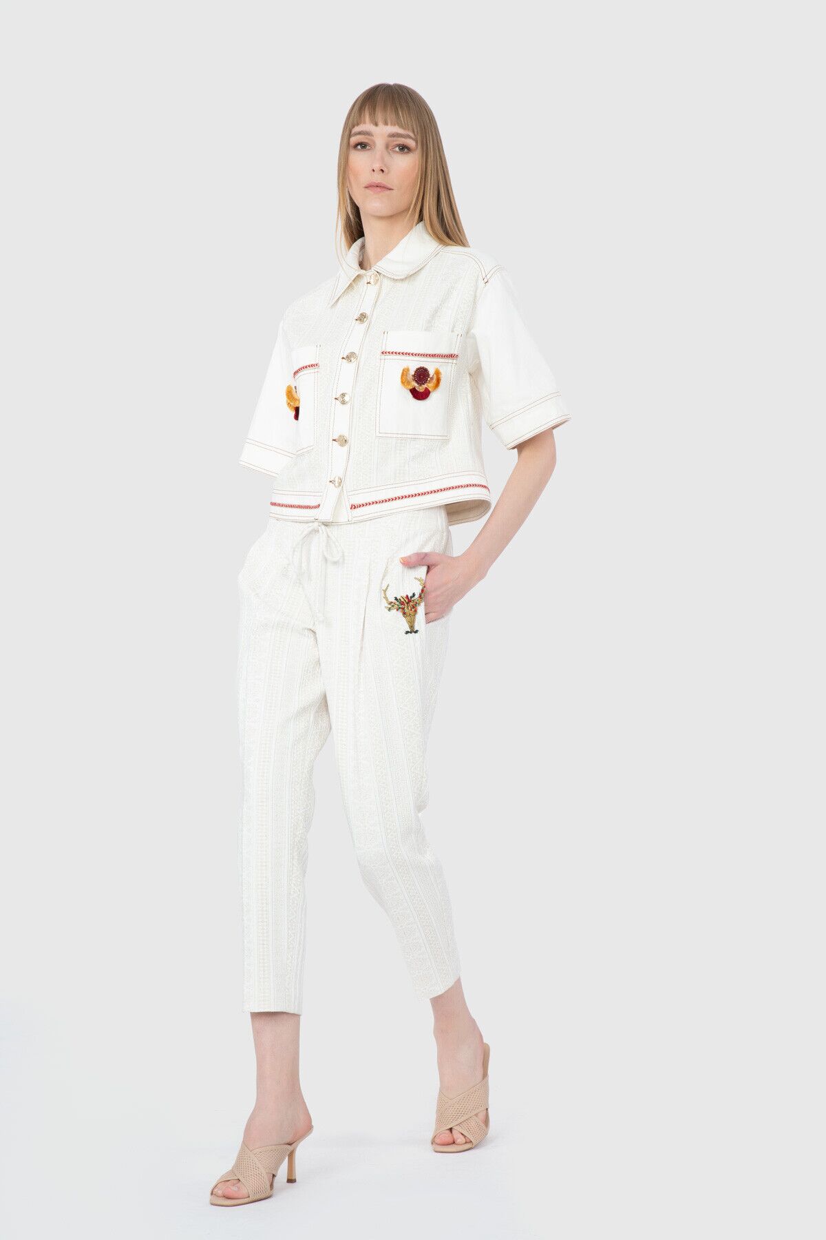  GIZIA - Contrast Fabric Ethnic Accessory Detail White Shirt