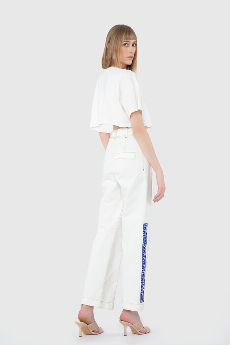 Gizia Embroidery Detailed Straight Leg White Trousers. 4