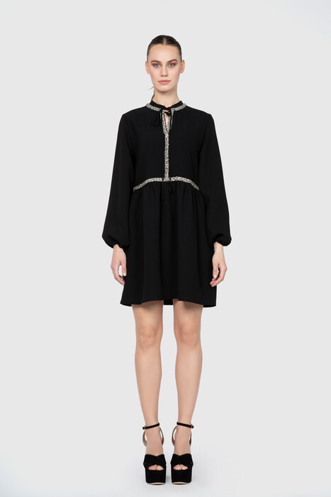 Gizia Drop Slit Collar Embroidered Black Dress. 3