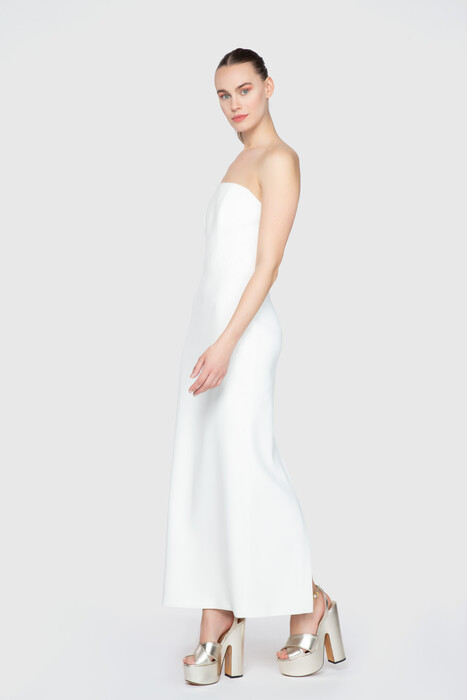 Gizia Strapless Long White Dress. 2
