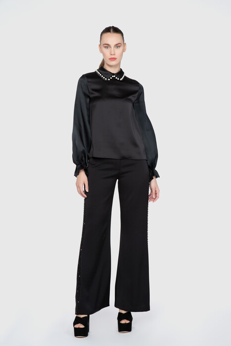 Gizia Embroidered Collar Detailed Satin Surface Blouse. 3