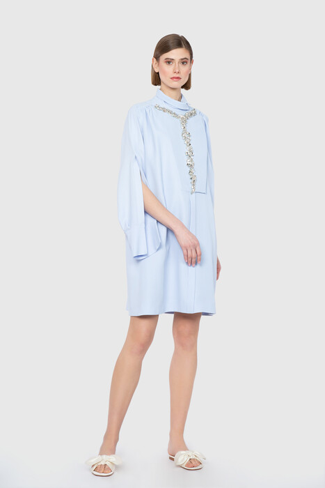  GIZIAGATE - Dice Kayek İşlemeli Yırtmaç Kol Detaylı Diz Üstü Mavi Tasarım Elbise