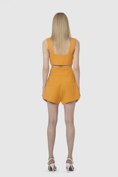 Gizia Metallic Button Detailed Yüksel Waist Orange Shorts. 3