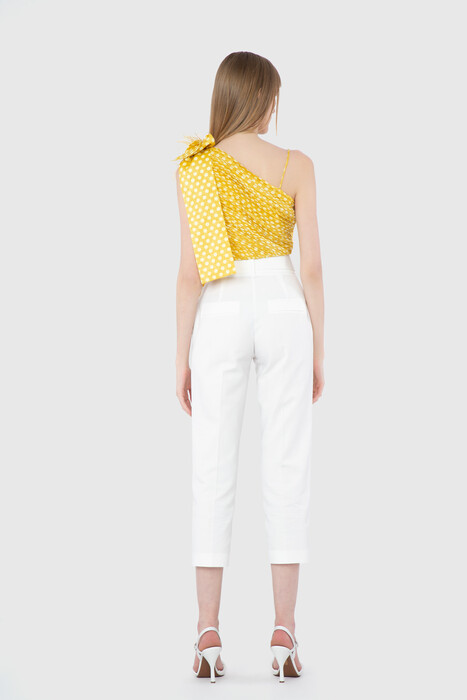 Gizia Shoulder Embroidery Detailed Pleated Yellow Blouse. 3