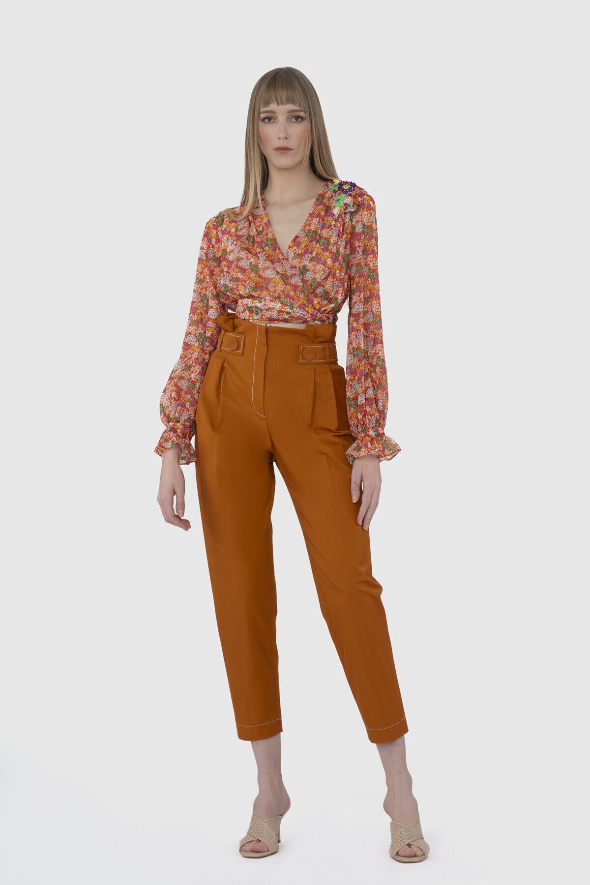  GIZIA - Contrast Stitch Detail High Waist Carrot Cut Brown Trousers