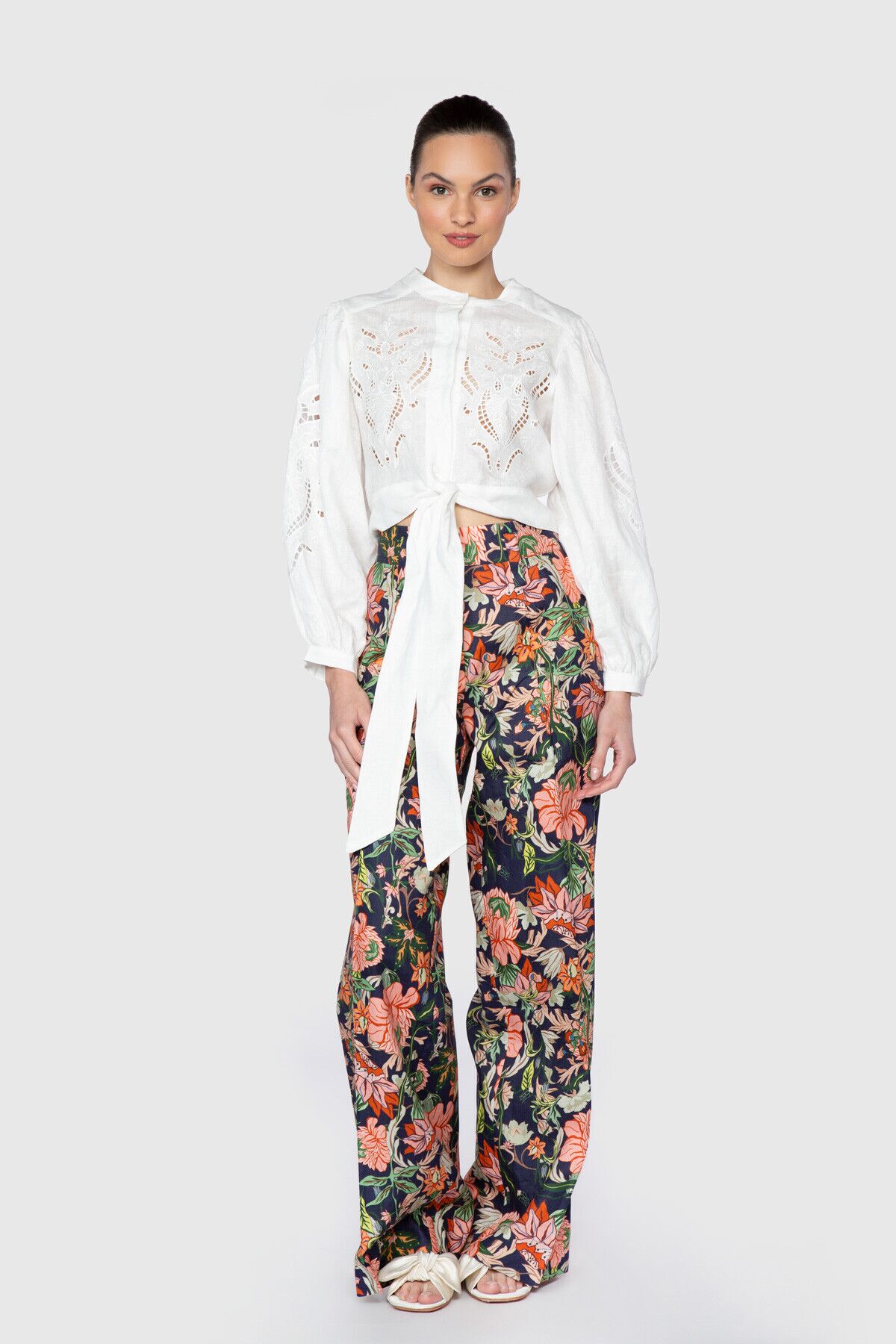 GIZIAGATE - Hole Embroidery Detailed Tie White Blouse