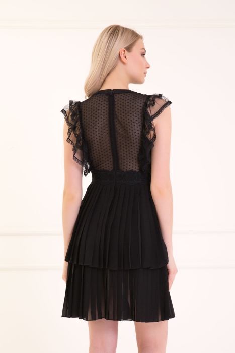 Gizia Lace Detailed Pleated Black Dress. 1