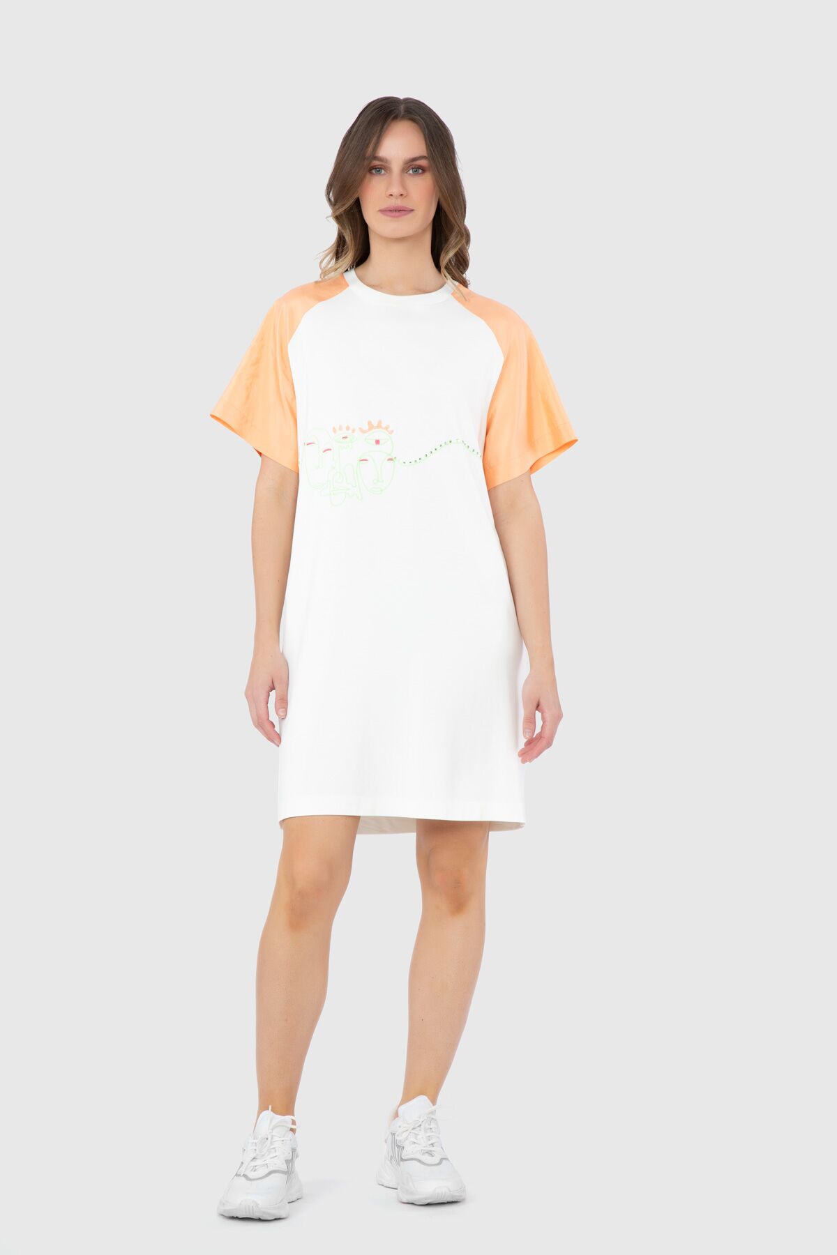 KIWE - Short Sleeve Embroidered Detailed Midi Dress