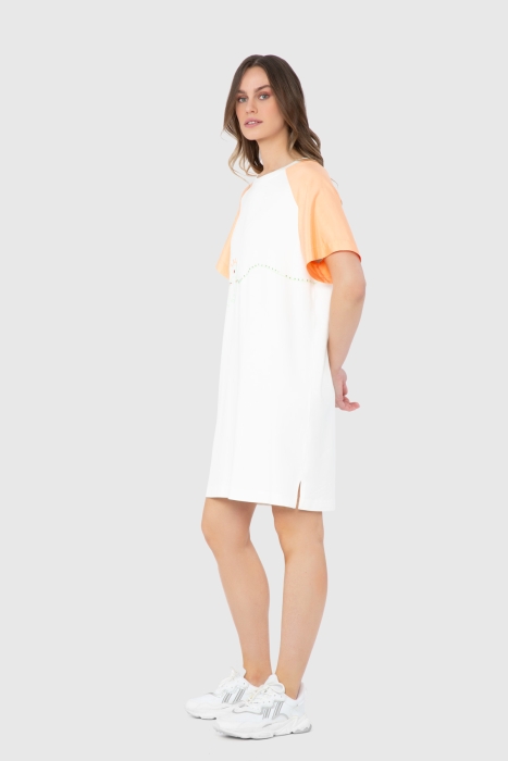Gizia Short Sleeve Embroidered Detailed Midi Dress. 2