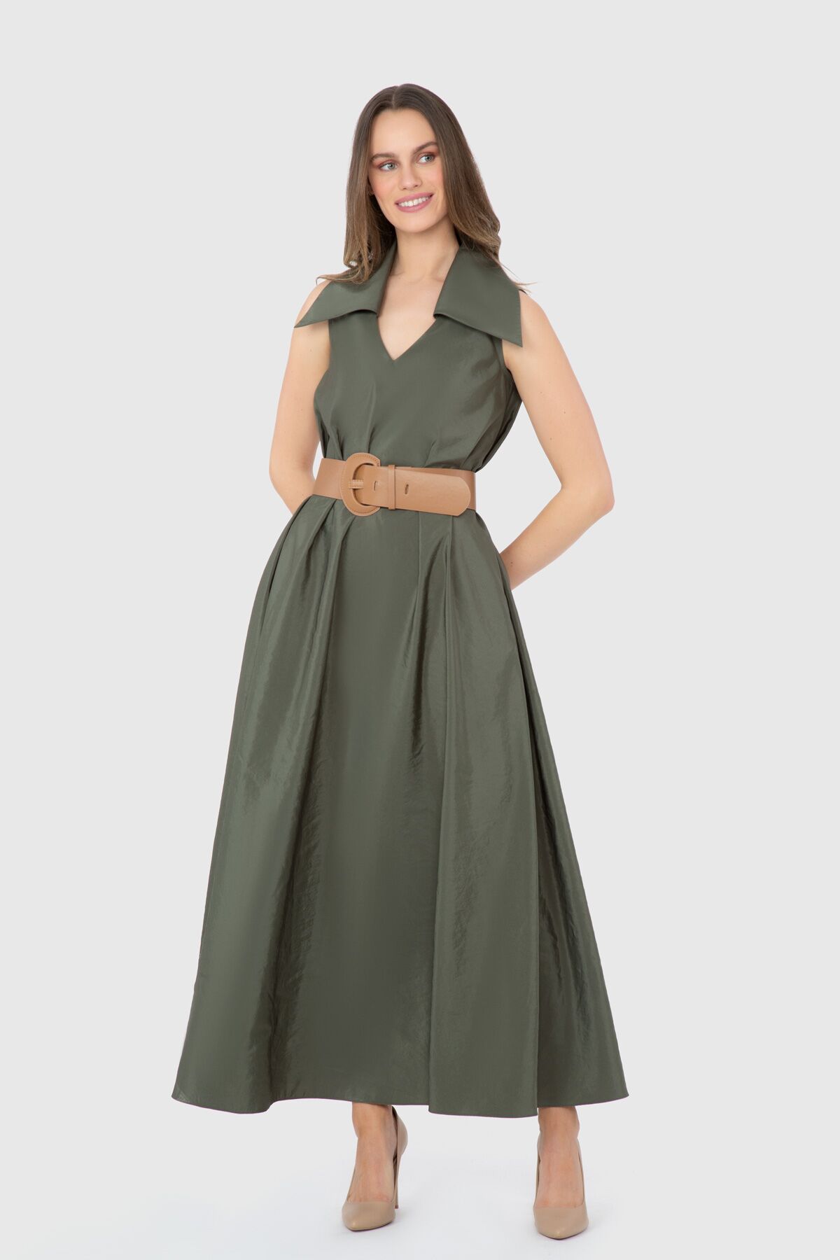 KIWE - Kemerli Geniş Yaka Uzun Yeşil Elbise