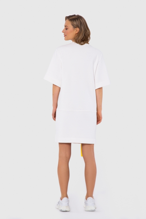 Gizia Ecru White Dress With Long Stripe And Text Detail. 1
