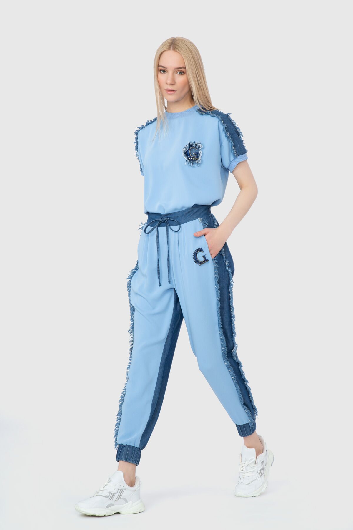  GIZIA - Kontrast Jean Detaylı Nakış Armalı Mavi Pantolon