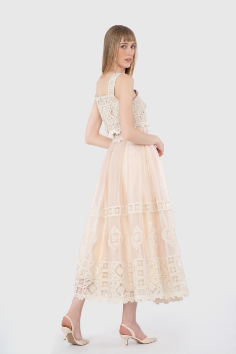 Gizia With Sliver Lace And Applique Detail Long Salmon Organza Skirt. 3
