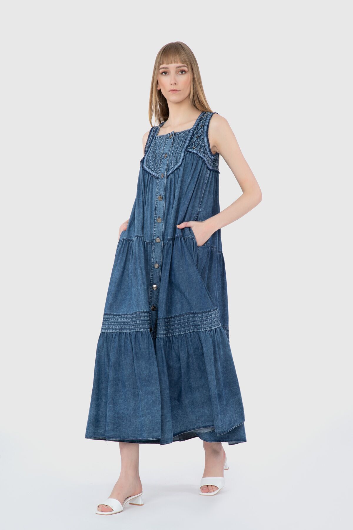 GIZIA - Sewing Detailed Front Buttoned Pleated Long Blue Jean Dress