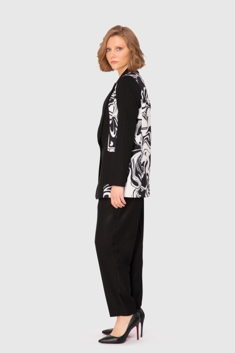 Gizia Black Contrast Patterned Casual Cut Suit. 2