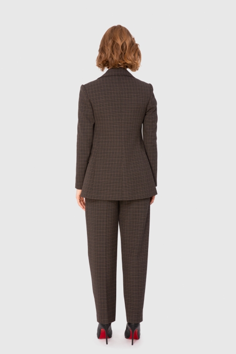 Gizia Checked Beige Suit With Mono Fastening. 3