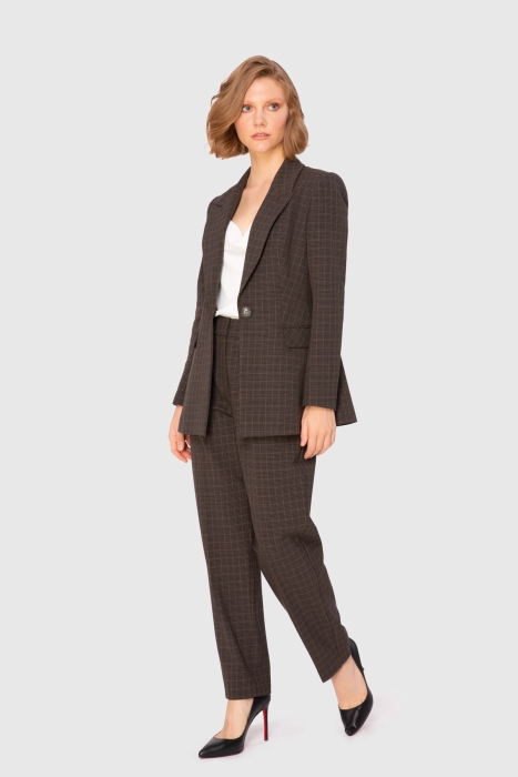 Gizia Checked Beige Suit With Mono Fastening. 2