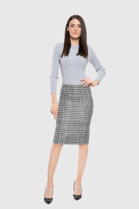 Gizia Black And White Patterned Slim Fit Skirt. 1