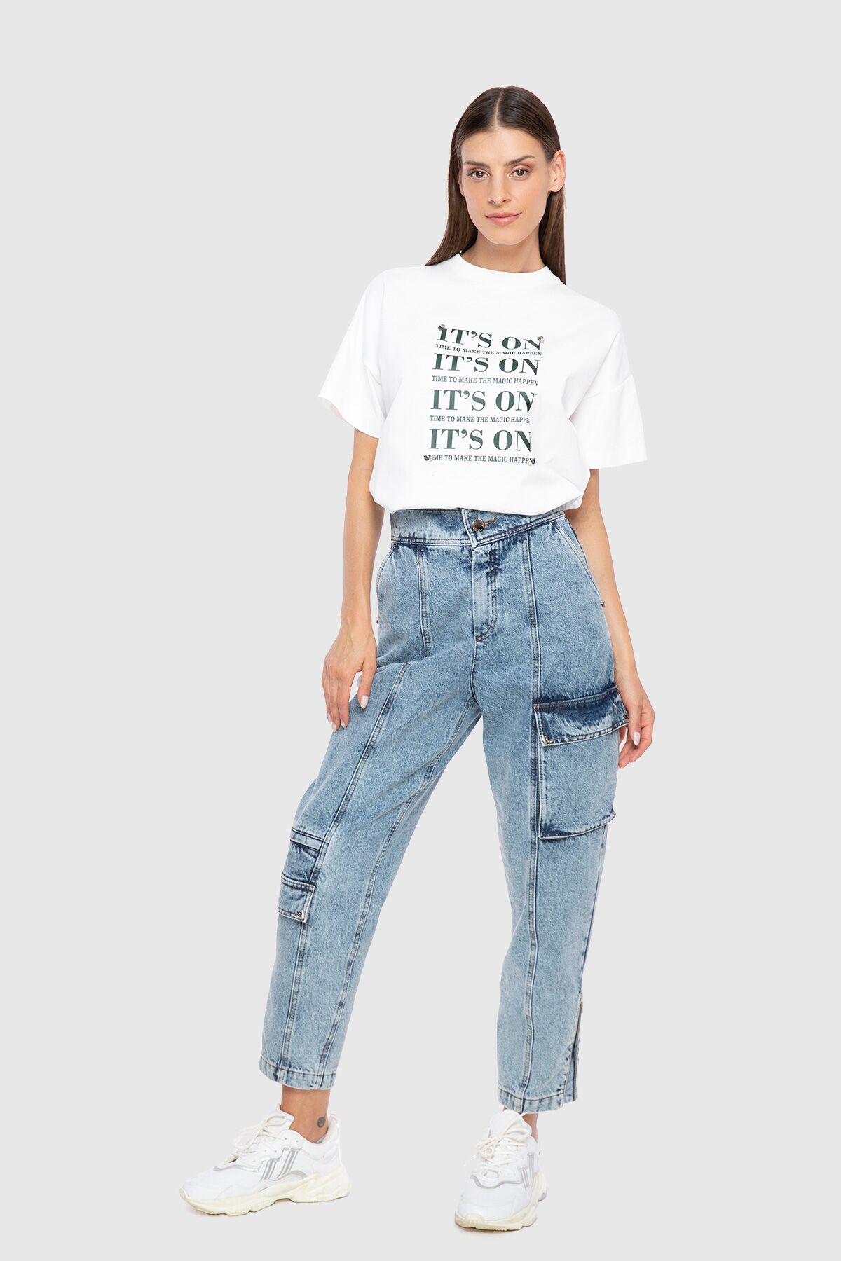  GIZIA - Slogan Printed Embroidered Detailed Oversized Ecru T-Shirt