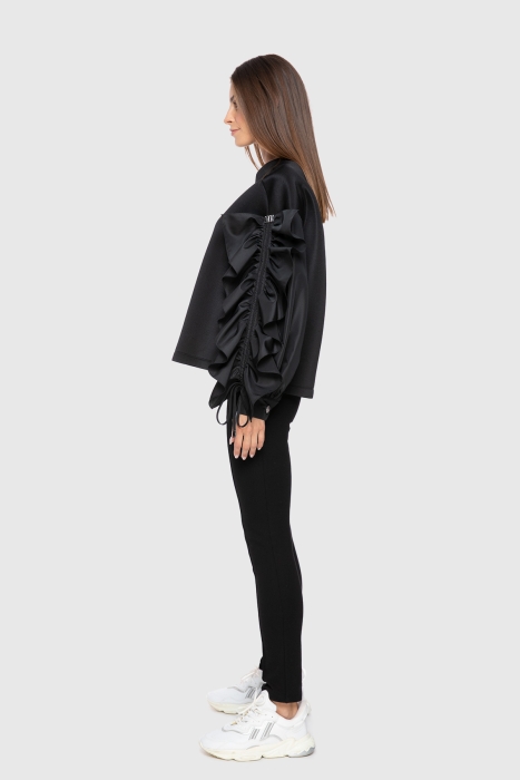 Gizia Ruffle Embroidered Contrast Garnish Black Sweatshirt. 2