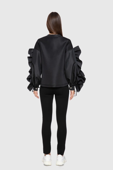 Gizia Ruffle Embroidered Contrast Garnish Black Sweatshirt. 3