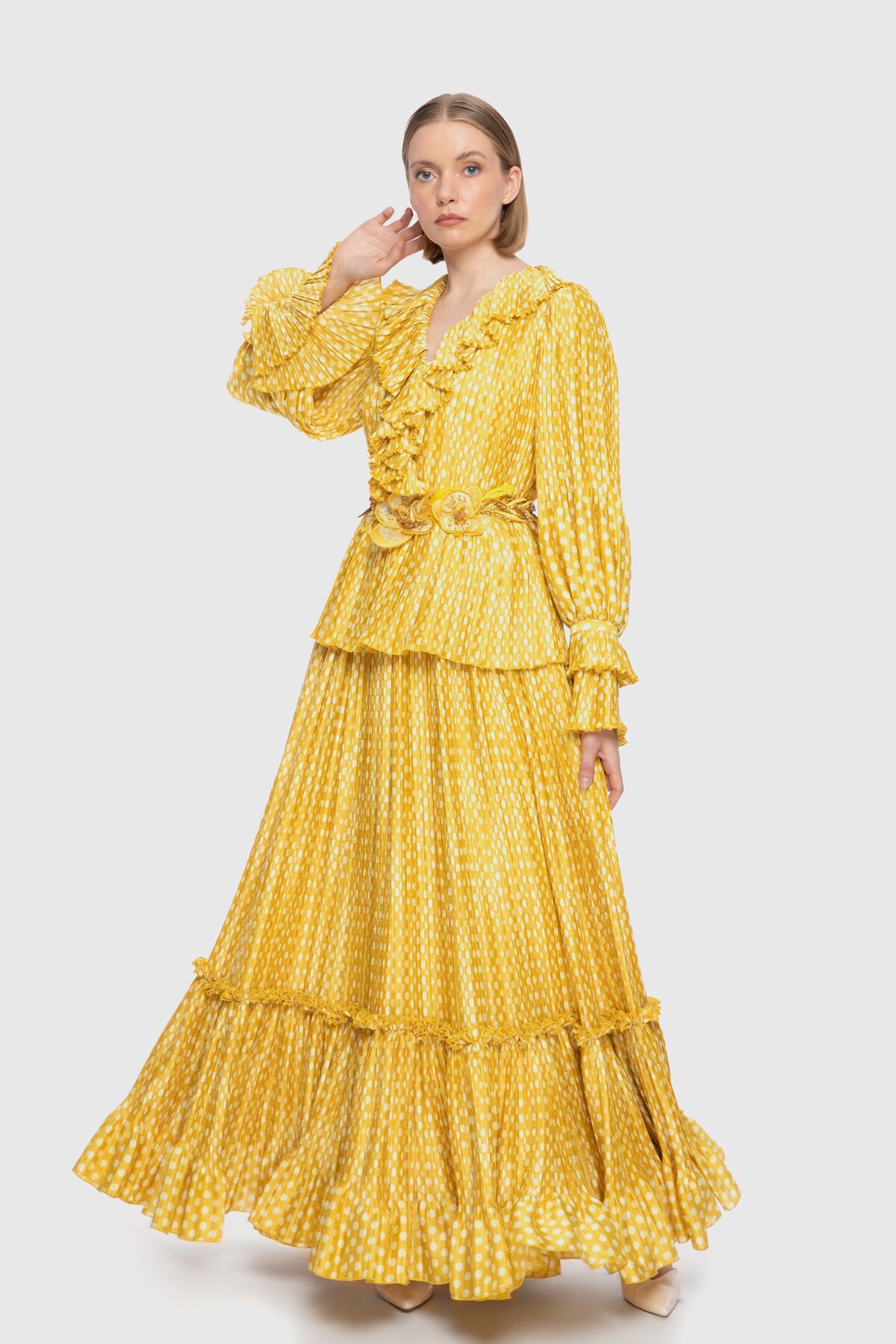  GIZIA - Çiçek Kemer Aksesuarlı Uzun Puantiye Desenli Sarı Elbise