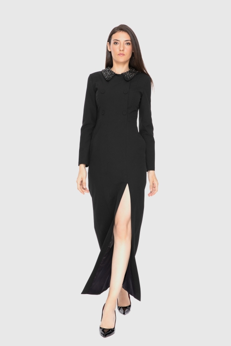 Gizia فستان أسود طويل بتفاصيل فتحة مزين بالأحجار على مستوى الرقبة. 1