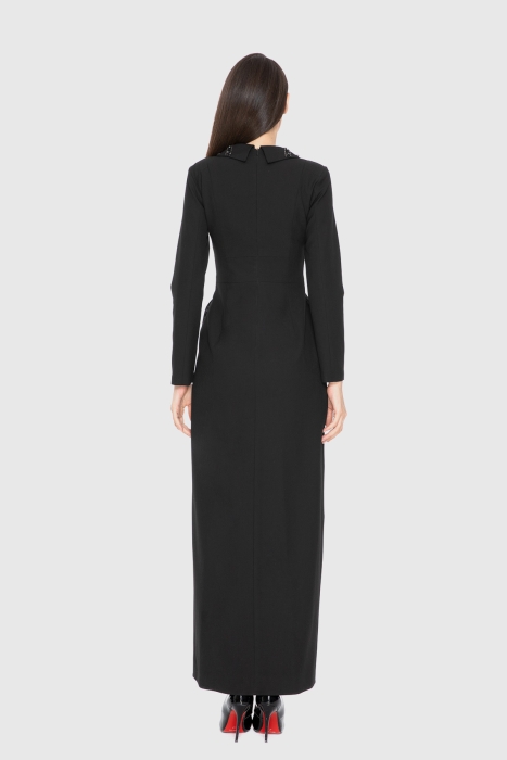 Gizia فستان أسود طويل بتفاصيل فتحة مزين بالأحجار على مستوى الرقبة. 3