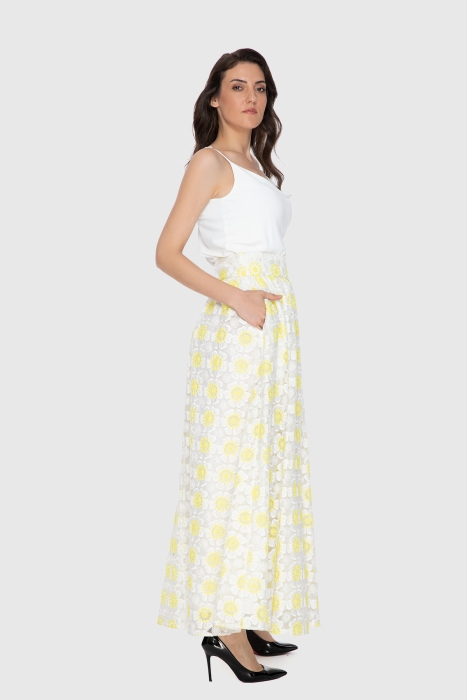 Gizia Floral Patterned White Skirt. 2