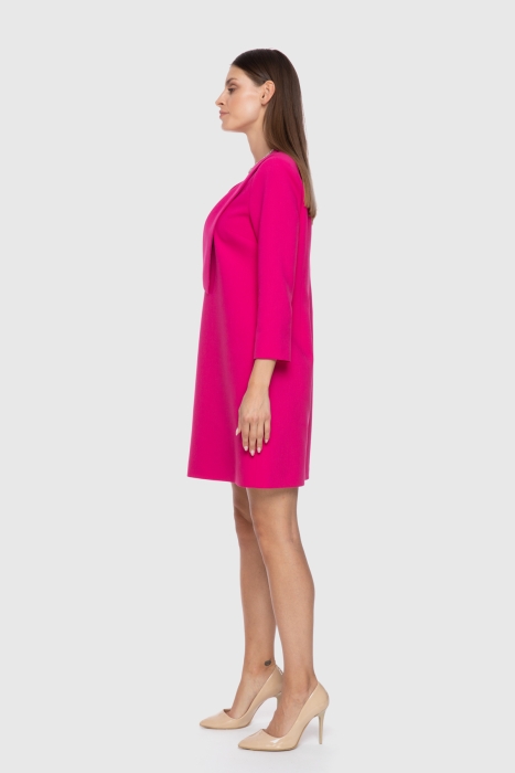 Gizia فستان وردي قصير مزين بتفاصيل على مستوى الرقبة. 2