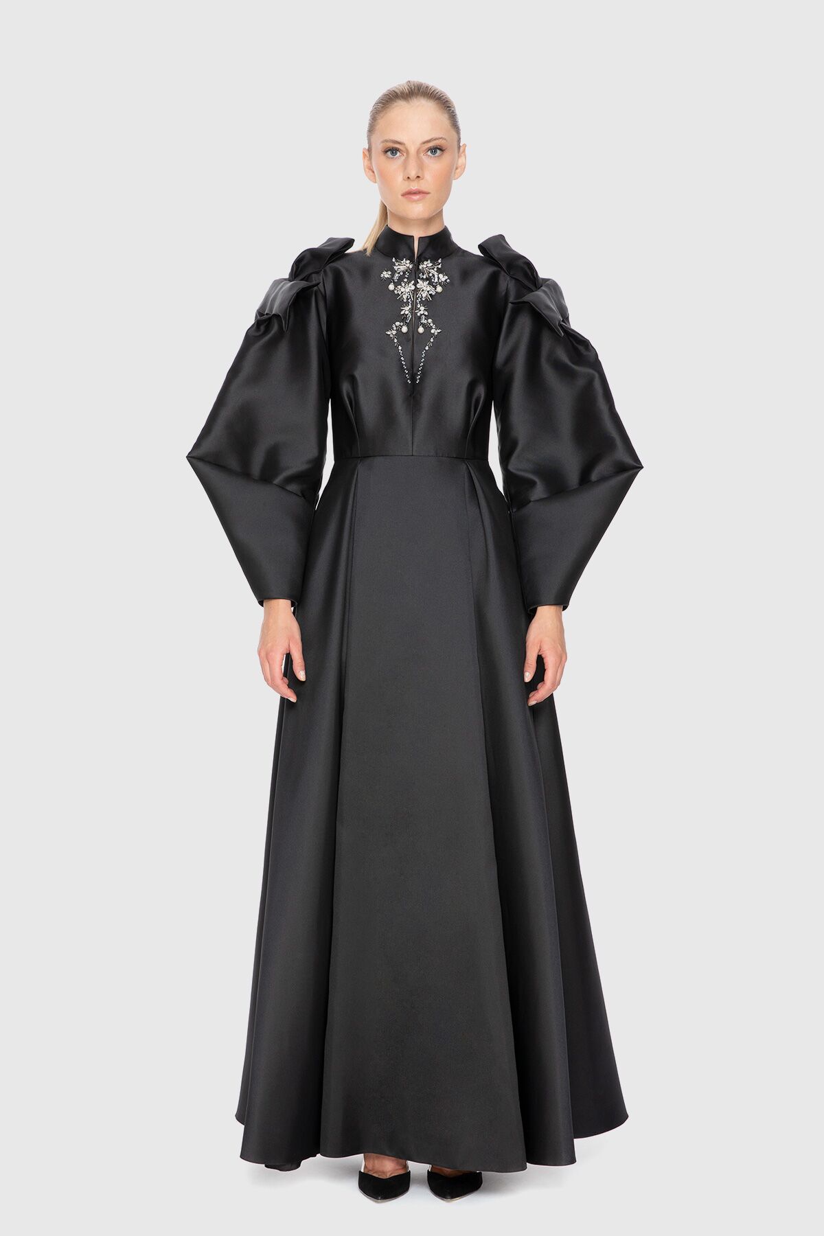  GIZIA - İşlemeli Fiyonk Detaylı Uzun Siyah Abiye Elbise