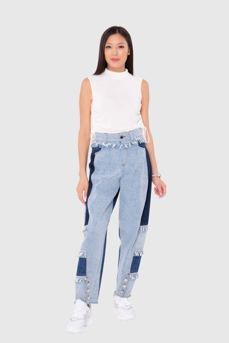 Gizia Two-Color Mom Jeans With Embroidery Detail. 1