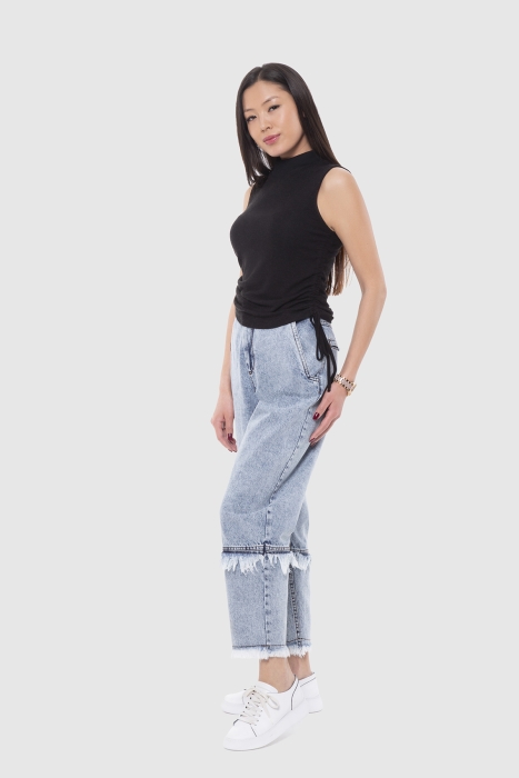 Gizia Sleevles Knitted Blouse With Shirred Sides. 2 Gizia Sleevles Knitted Blouse With Shirred Sides. 2