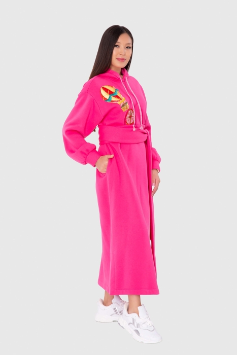 Gizia Nakış İşlemeli Kapuşonlu Seyyar Kuşak Detaylı Şardonlu Elbise. 2