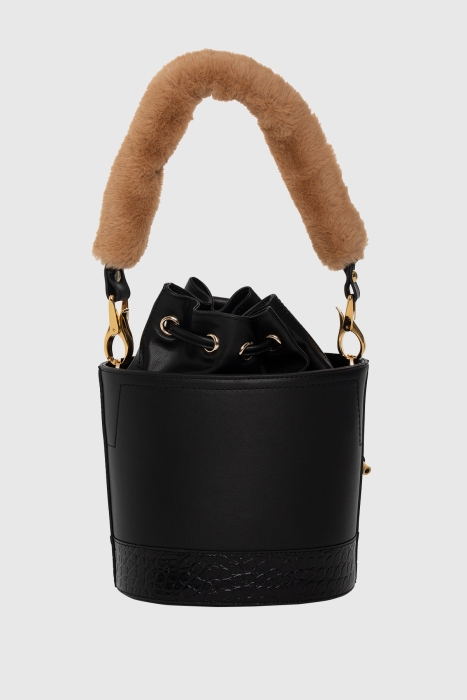 Gizia Fur Detailed Black Leather Bag. 3