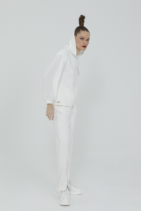 Gizia Comfortable Cut Ecru Tracksuit With Blouse And Trousers. 2