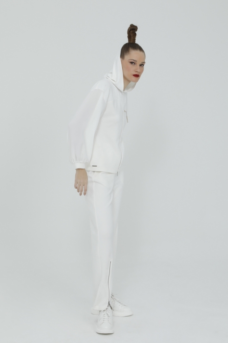 Gizia Comfortable Cut Ecru Tracksuit With Blouse And Trousers. 2 Gizia Comfortable Cut Ecru Tracksuit With Blouse And Trousers. 2