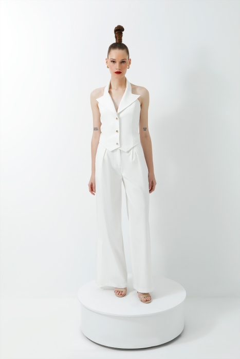 Gizia Beige Suit With Open-Back Chain Detail Vest And Pleated Comfortable Cut Baggy Trousers. 1