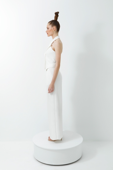 Gizia Beige Suit With Open-Back Chain Detail Vest And Pleated Comfortable Cut Baggy Trousers. 2