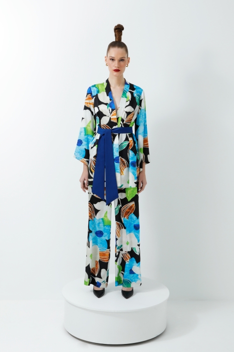 Gizia Black Kimono Suit With Comfortable Cut Trousers With Colorful Floral Pattern. 1